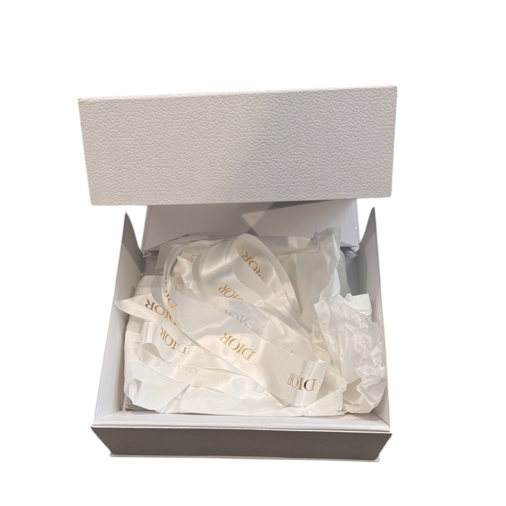 Dior Box & Ribbon - Picture 4 of 7